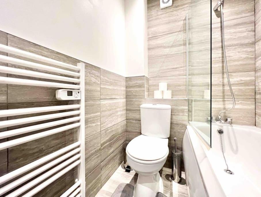 Free Parking - Business Or Relocation - Weekly Or Monthly - 4 Guests By Hofin Stays Short Lets & Serviced Londen