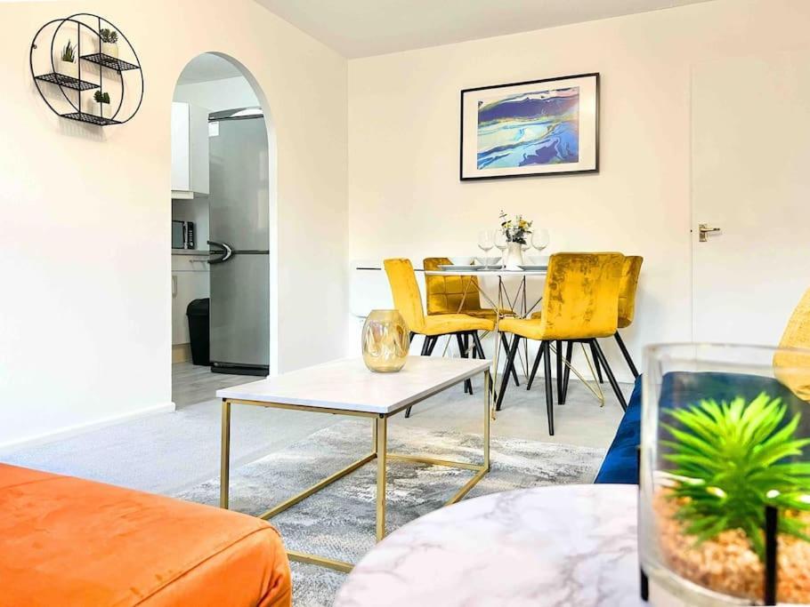 Free Parking - Business Or Relocation - Weekly Or Monthly - 4 Guests By Hofin Stays Short Lets & Serviced Appartement Londen