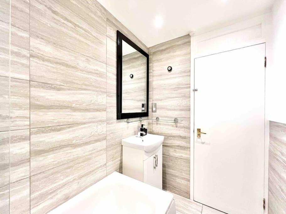 Free Parking - Business Or Relocation - Weekly Or Monthly - 4 Guests By Hofin Stays Short Lets & Serviced Londen